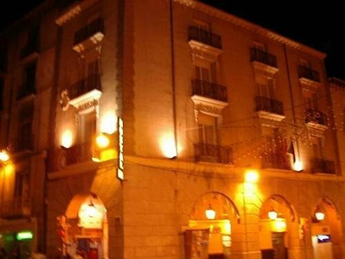 Hostal Rugaca, Забронировать Отель Уэска Арагон, рядом с The Olympia Theatre Huesca