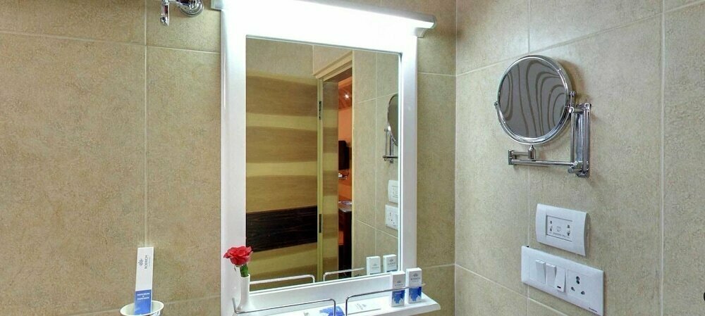 Grandeur Luxury Suites