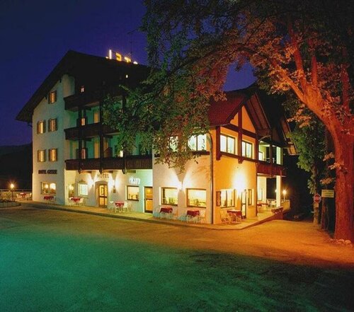 Hotel & Camping Gisser, Забронировать Кемпинг Отели План-де-Коронес с питанием, Пансион