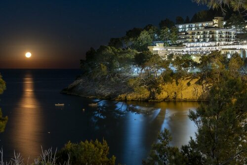 Pugnochiuso Resort - Hotel del Faro, Забронировать Курортный отель Курортные отели Вьесте, рядом с Пляж Пуньокьюзо, Курортный отель