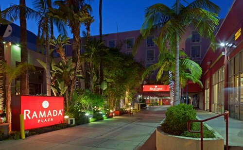 Ramada Plaza by Wyndham West Hollywood Hotel & Suites, Забронировать Отель Отели Большого Лос-Анджелеса с бассейном, Бассейн