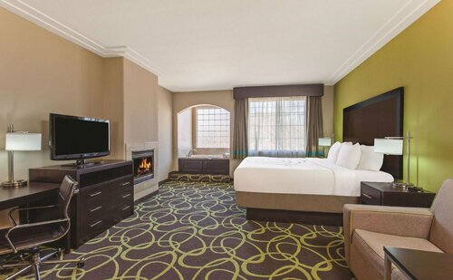 La Quinta by Wyndham Los Banos, Забронировать Отель Отели Лос-Банос 3 звезды, рядом с Memorial Hospital Los Banos, 3*
