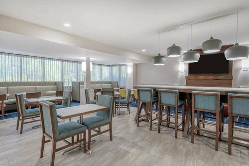 Hampton Inn New Philadelphia, Забронировать Отель Отели Нью-Филадельфии с парковкой, Парковка