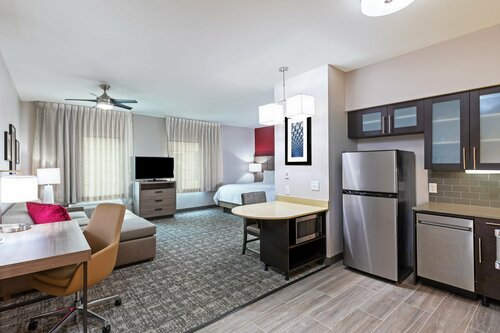 Staybridge Suites IAH Airport East by IHG, Book Hotel Hoteller i Houston med parkering, Parkering