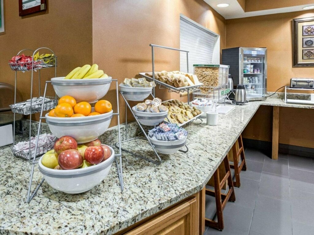 Comfort Suites