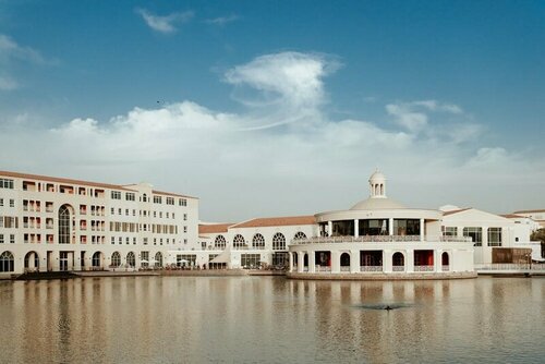 Отель Millennium Lakeview, Забронировать Отель Бизнес-отели Дубая Инвестмент Парка, 4* 5*