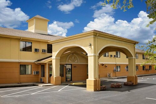 Super 8 by Wyndham Muncie/Ball St. College Area, Забронировать Отель Манси Индиана