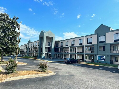 Ramada Coliseum Greensboro, Забронировать Отель Гринсборо Северная Каролина, рядом с Торговый центр Four Seasons