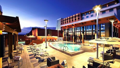 Isleta Resort & Casino, Забронировать Курортный отель Отели Альбукерке с парковкой, Парковка