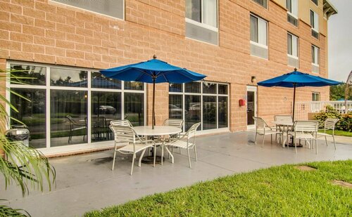 Fairfield Inn & Suites Palm Coast I-95, Забронировать Отель Отели Палм-Кост с бассейном, рядом с Palm Coast Lanes, Бассейн