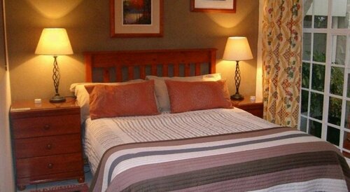 Sleep Eezy Cottages, Забронировать Отель Бенони Гаутенг