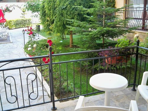 "Rose Village Aparthotel"