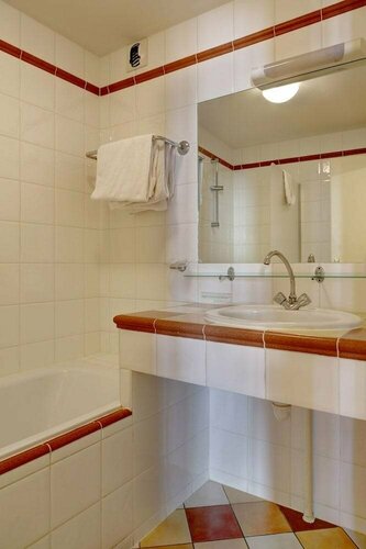 Logis Hôtel de la Tour Libourne, Prenota Hotel Libourne Gironde
