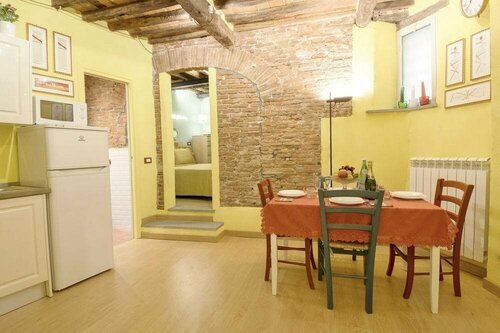Palazzo della Stufa - Apartments for rent in Lucca, Забронировать Апартаменты/квартира Отели Лукки с парковкой, рядом с Кафедральный собор Лукки, Парковка