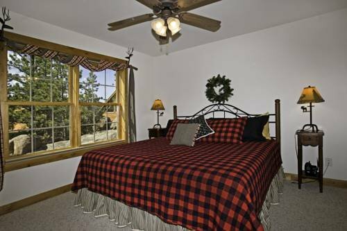 Solitude Bobcat № 4 -- Estes Park -- Mountain Cabin Condo With Fireplace 2 Bedroom Cabin b