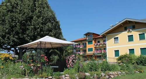 Ferienhotel Herzog, Reserva ahora Hotel Hoteles en Wallersee con aparcamiento, Aparcamiento