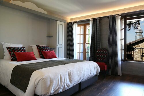 Le Vieux Logis, Book Hotel Hoteller i Rhône-Alps med parkering, Parkering