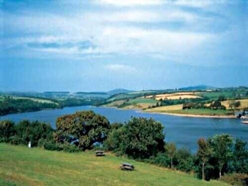 Llysyfran Farm B&B, Book Landbrugsophold Hoteller i Glamorgan med parkering, Parkering