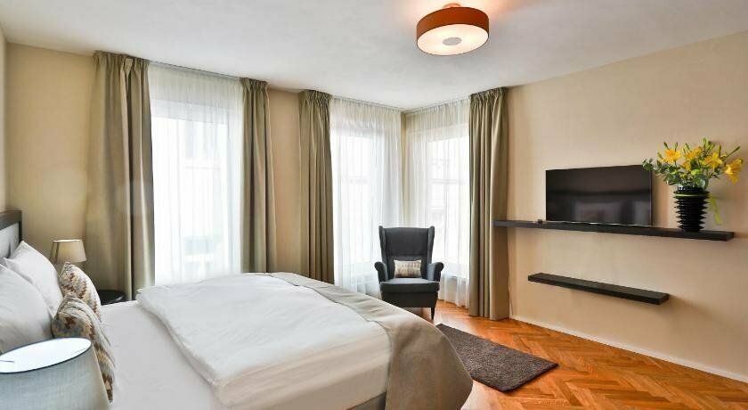 James Hotel & Apartments