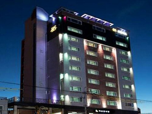 HS Tourist Hotel, Забронировать Отель Отели Йосу с бассейном, рядом с Выставочный комплекс Yeosu Expo, Бассейн
