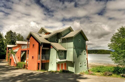 Eik Landing Ocean Front Condos, Reservar Hotel Hotéis em Clayoquot Sound com estacionamento, Estacionamento
