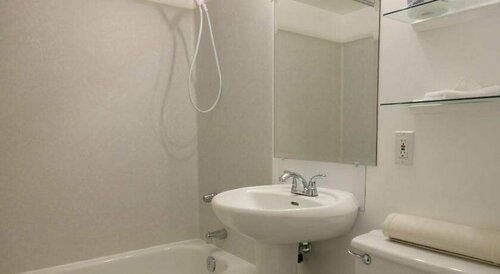 Mayfair Motel, Забронировать Мотель Отели Виктории с парковкой, рядом с Mayfair Shopping Center, Парковка