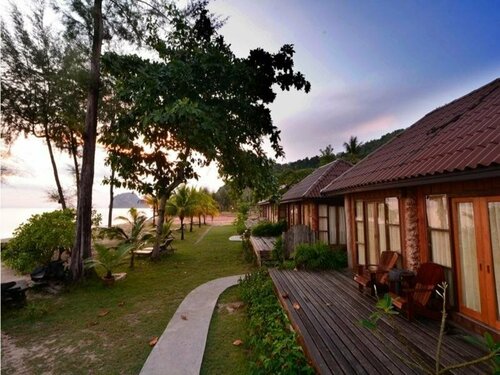 Thiw Son Beach Resort, Забронировать Курортный отель Яо-Яй Пхангнга