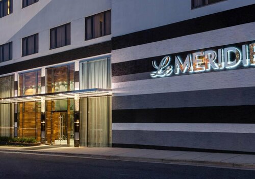 Le Meridien Charlotte, Забронировать Отель Отели Шарлотт с парковкой, рядом с Cherry Community, Парковка