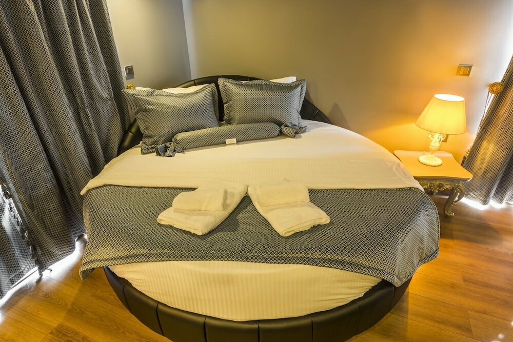 ‪Real King Suit Hotel‬