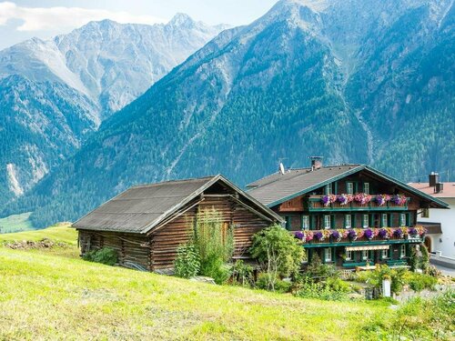 Altes Holzhaus, Забронировать Отель Отели Тироля с парковкой, Парковка