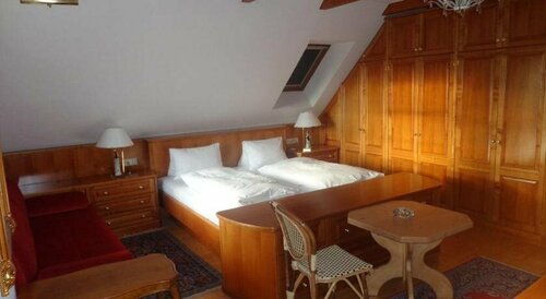 Hirschenhof, Rezervați Hotel Mariatrost Graz
