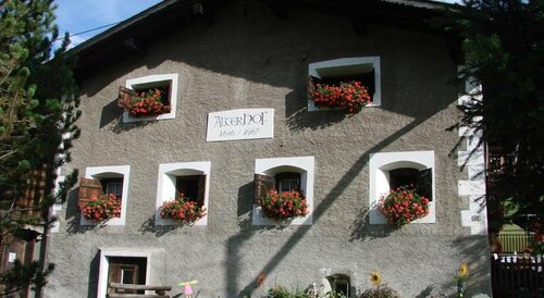 B&B Alter Hof, Book Bed and Breakfast Davos-Dorf Davos
