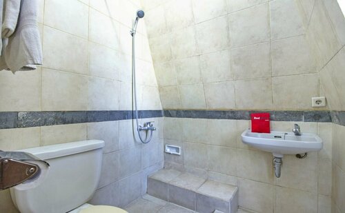 RedDoorz Plus near Parahyangan University, Book Guesthouse Guest Houses in Bandung Kidul, Guesthouse