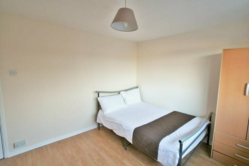 Hatherley Studio Lets by Roomsbooked