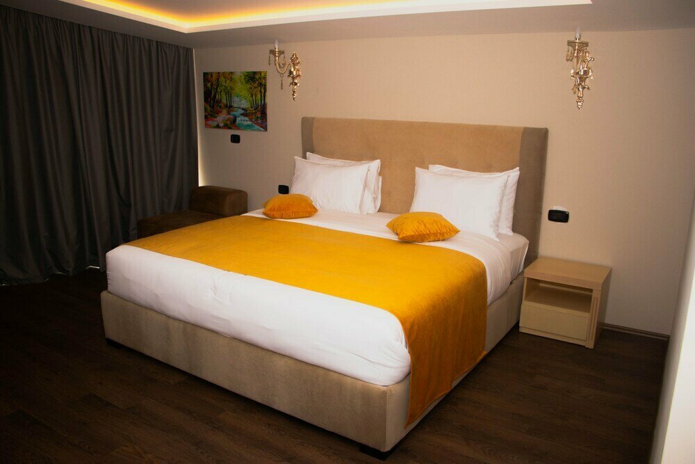 Albanopolis Hotel