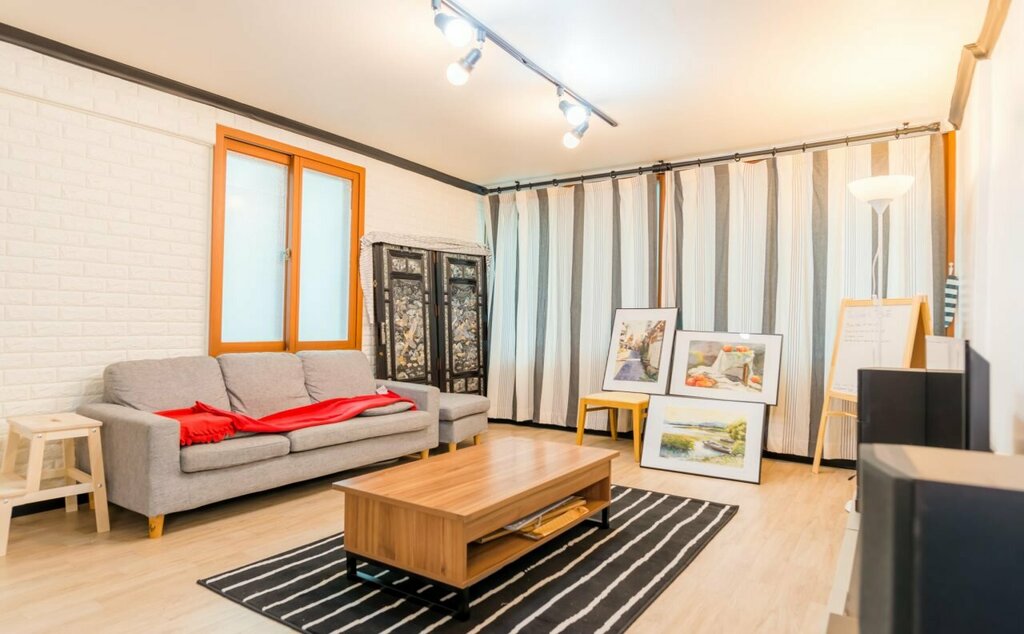 TnE House