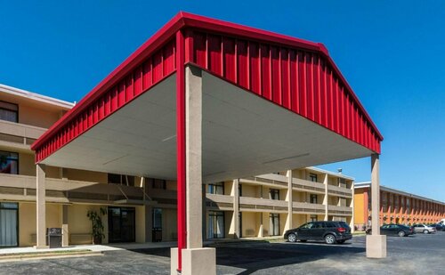 Baymont By Wyndham East Ridge Hotel, Book Hotel Hoteller i Tennessee med parkering, Parkering