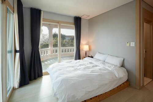 Lavenders Pension (Pet friendly), Забронировать Отель Согвипхо Остров Чеджудо