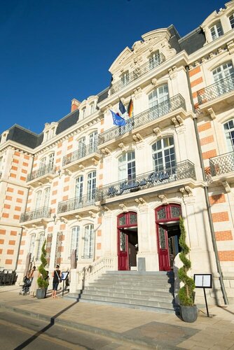 Les Jardins du Mess, Réserver Hôtel Hôtels 4 étoiles à Meuse, 4*