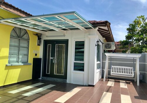 H&H 1 Guest House, Забронировать Дом для отпуска Отели Kampong Cheng с парковкой, Парковка