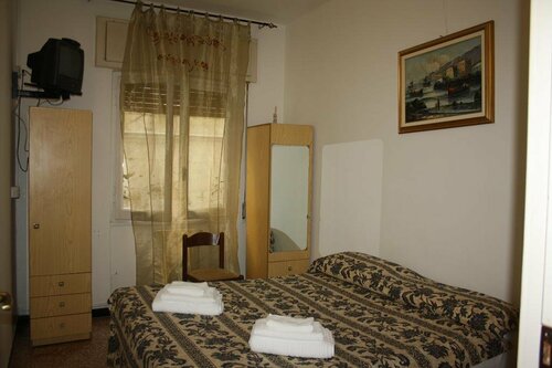 Albergo Trilli, Забронировать Отель Отели Варацце с завтраком, рядом с Пляж Варацце, Завтраки