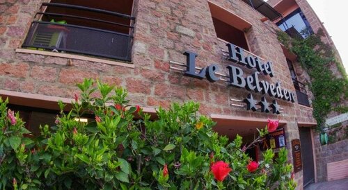 Le Belvedere, Book Hotel Hoteller i Rhône-Alps med parkering, Parkering