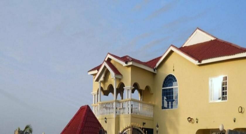 Coconut Pointe Villa & Beach Resort