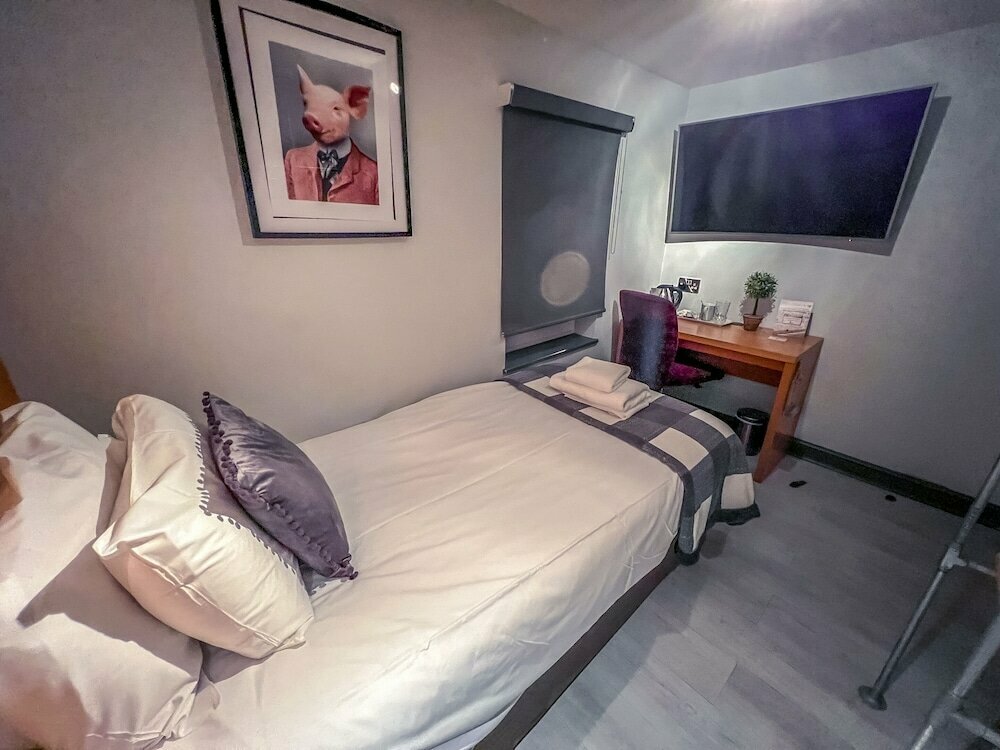 No. Twenty - Hotel & Bar