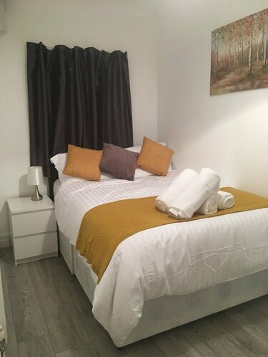 Kingswood Apartment, Varaa Huoneisto Mill Hill Greater London