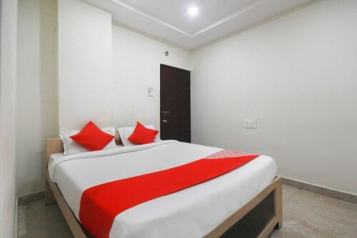 OYO 47565 Hotel Cm Residency, Book Hotel Raichur Bangalore