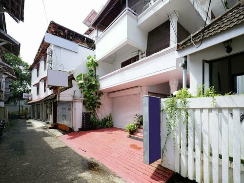 Oyo 18323 Home Splendid Stay Fort Kochi Beach, Забронировать Отель Коччи штат Керала