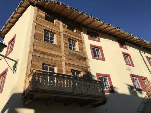 Grizzly Haus & Frosch Restaurant - Teritoria, Забронировать Отель «постель и завтрак» Варена Кавалезе