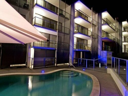 Merrima Court Holidays, Забронировать Апарт-отель Отели Калаундра с бассейном, рядом с Пляж Моффат-Бич, Бассейн