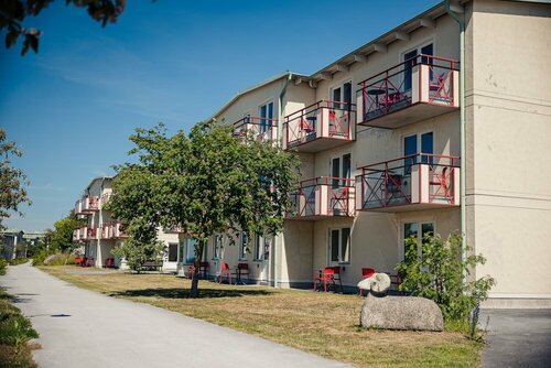 Ravinstigen - Visby Lägenhetshotell, Забронировать Отель Отели Висбю с парковкой, рядом с Паромный причал Висбю, Парковка